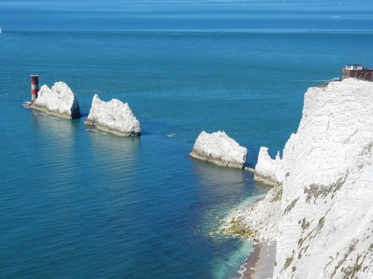 Alum Bay walk in the beautiful Needles on the Isle of Wight